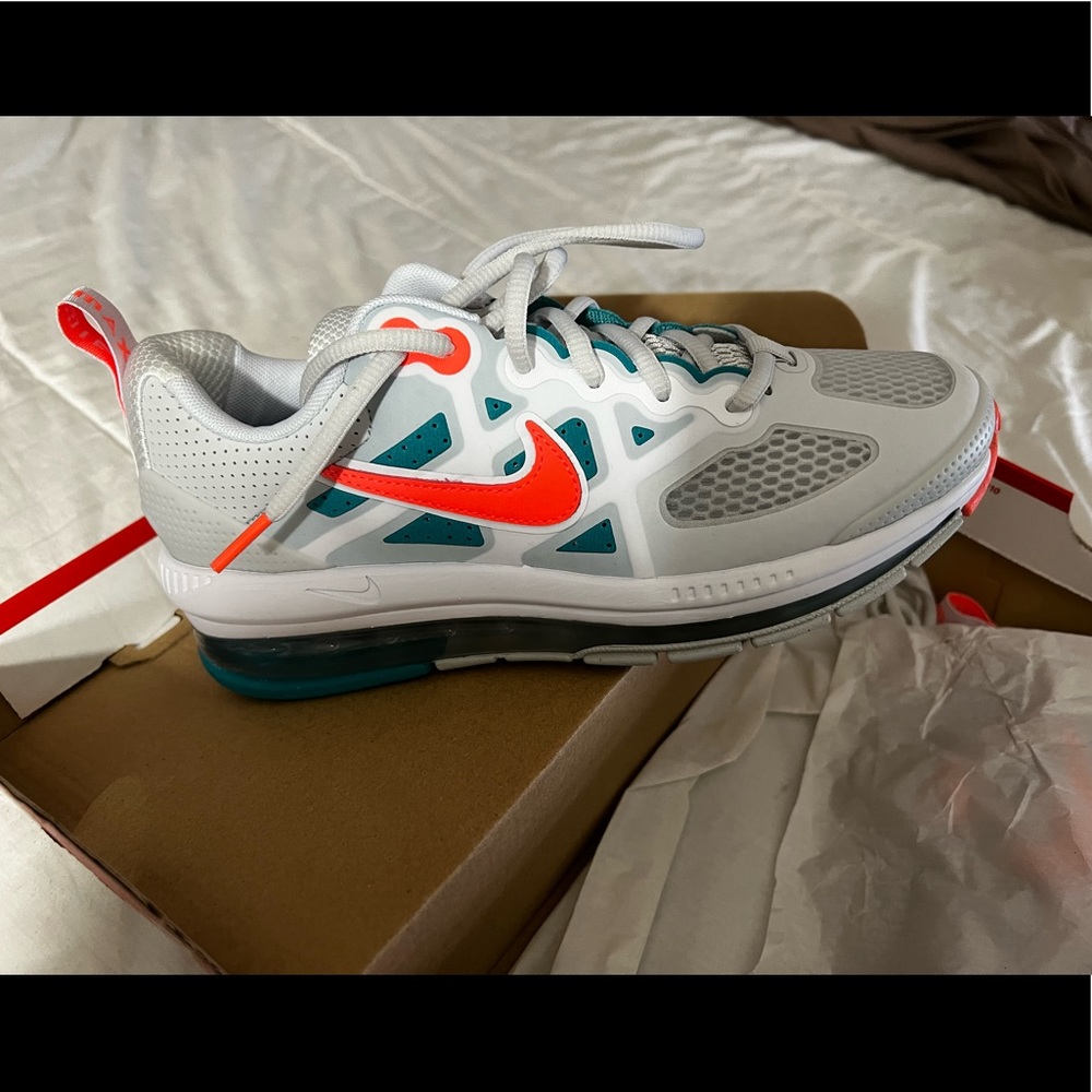 Woman’s Nike air Max Genome